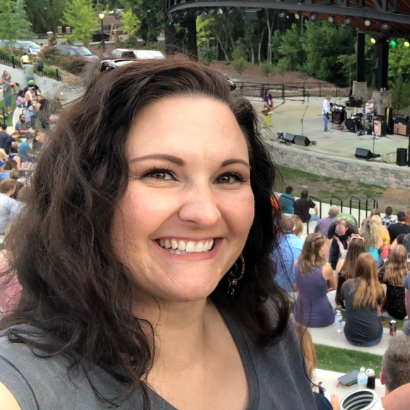 Meet your Posher, Stephanie - Picture 2 of 2